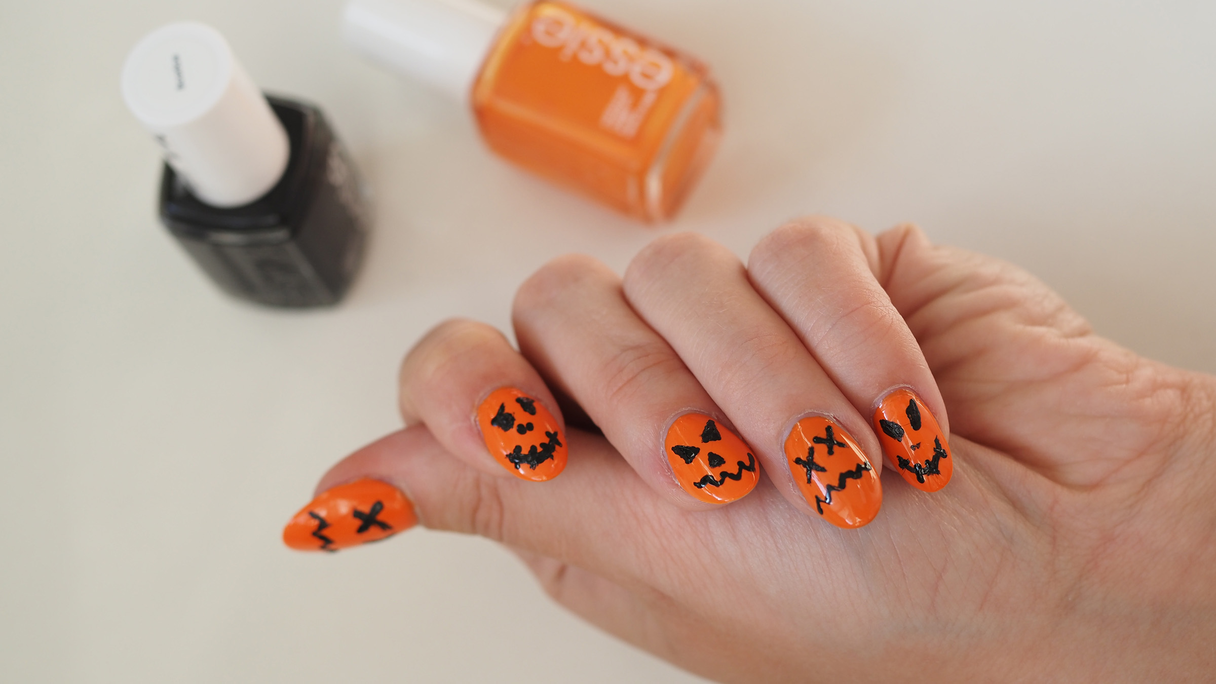 How To Create A Spooky Halloween Party On Your Nails At Home: Four Scary  But Cute Nail Art Designs