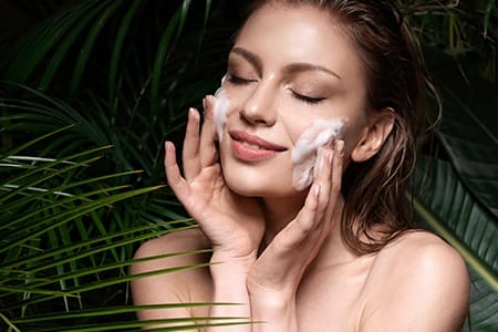 Les meilleures mousses nettoyantes pour le visage : le Top 3 de la  communauté - Magazine actualité Beauté et cosmétiques