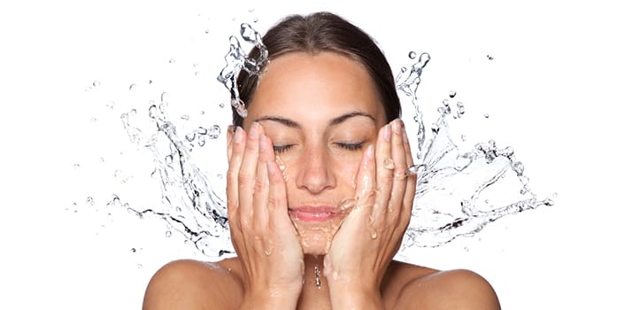Consejos para lavarse la cara con toallas faciales desechables