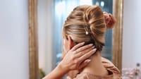 réaliser un chignon