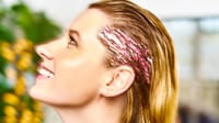 Hairstyle for the Christmas party 