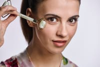 massage visage rouleau routine facial
