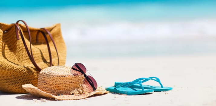 Cosa mettere nella borsa mare: gli oggetti indispensabili da portare in  spiaggia