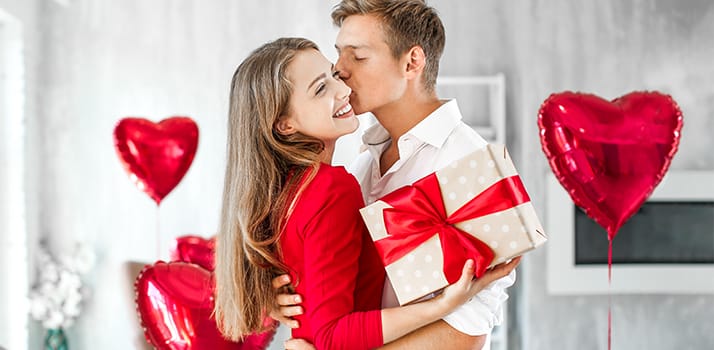 Regali di San Valentino per lui: cosa regalargli quest'anno?