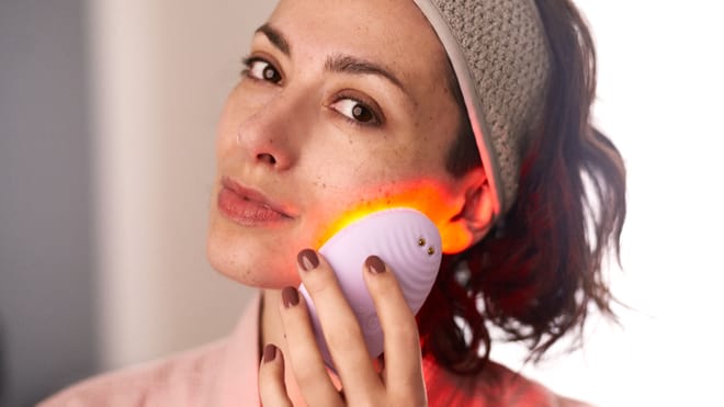 Tutorial: dermatologinja svetuje, kako doma v 5 korakih temeljito očistiti obraz