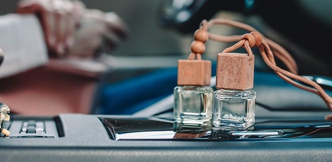 El mejor ambientador para coche. En nuestro test hemos evaluado el diseno, la duración y la intensidad